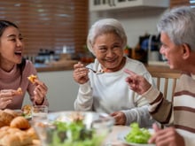 Viver até os 100 anos: médico revela 10 hábitos simples que realmente aumentam sua longevidade, "viver mais está nas suas mãos"