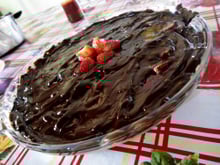 Travessa de morango: sobremesa gostosa que só precisa de 4 ingredientes. Veja como fazer!