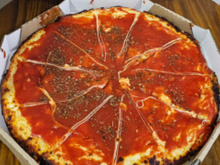 A pizzaria de um sabor só que não tem nem mesa e é disputada por políticos em Brasília