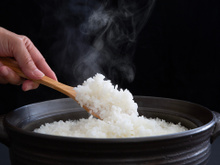 Quase ninguém faz isso ao preparar arroz, mas esse tempero transforma o prato simples em algo muito mais saboroso e nutritivo