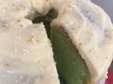 Bolo de limão com coco
