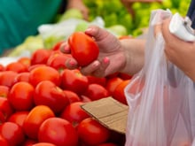 Agora aproveito todas as promoções de tomate: aprendi como armazenar por meses e transformar tudo em molho caseiro