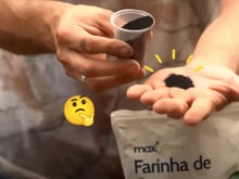 Um copinho desse adubo faz qualquer plantar desabrochar e explodir flores