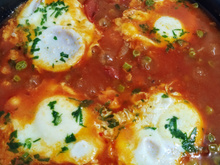 Ervilhas ao molho com ovos