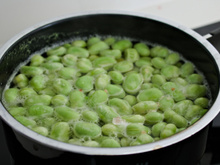 A espuma branca que os grãos de feijão liberam realmente causa gases? Descubra no TudoGostoso!