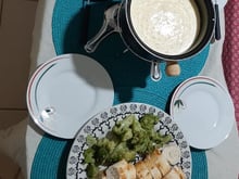 Fondue de queijo cremoso sem vinho