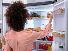 Como molhos, leite, bolo, folhas de alface e refrigerantes podem afetar o desempenho da sua geladeira?