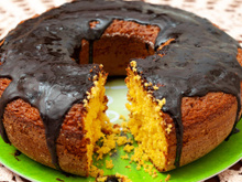 Bolo de cenoura igual de vó com cobertura de chocolate durinha