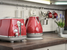 Eletrodomésticos vermelhos para montar uma cozinha retrô e reproduzir as receitas de avó