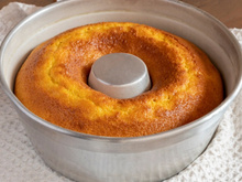 Bolo com óleo ou manteiga? Entenda a diferença e saiba escolher quando fazer cada um