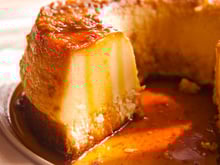 Já deu de torrada! Aproveite o seu pão velho para fazer um pudim de pão na airfryer