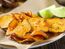 Chips de batata doce ao forno