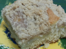 Cuca de banana com farofa
