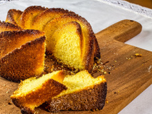 Toda vez que eu faço essa receita de bolo simples de laranja não sobra um pedaço