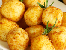 Aqui está a receita de bolinho frito de mandioca sem fritura, o melhor petisco que eu faço na airfryer