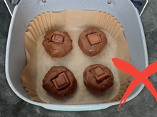 Já faz algum tempo que uso uma airfryer. Gostaria que alguém tivesse me dito que usar papel manteiga é uma má ideia