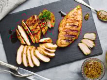 Aprenda a fazer receitas com frango usando sobras do almoço e jantar