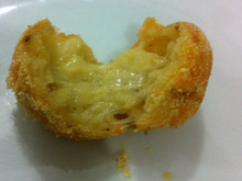 Bolinhas de queijo fritas