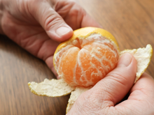 María Muñoz, médica: "Aquele fio branco que você puxa das tangerinas se chama albedo, e é mais importante do que você pensa. Ele contém fibras, vitamina C e flavonoides."
