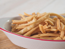 Sempre faço esses palitinhos crocantes sem glúten para o meu marido celíaco e ele não consegue parar de comer; até meus filhos adoram!