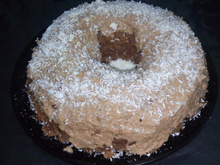Bolo de chocolate com coco de liquidificador