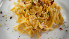 Macarrão à carbonara