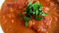 Feijão com joelho de porco defumado