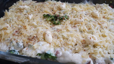 Lasanha de brócolis com bacon ao molho branco de 4 queijos 