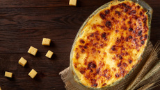 Carne moída coberta com mussarela