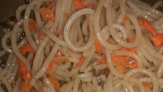 Macarrão ao alho, óleo e cenoura