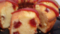 Bolo de fubá com goiabada