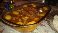 Picadinho com legumes e molho