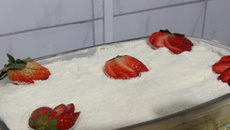 Pavê de morango e leite em pó