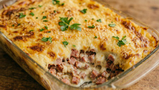 Escondidinho de calabresa suculento com requeijão cremoso