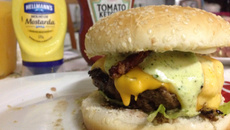 Hambúrguer caseiro