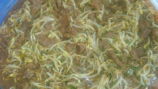 Broto de feijão com alcatra