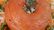 Tomate recheado com ricota e soja