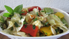 Refogado de pimentão, repolho e abobrinha