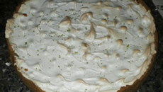 Torta de limão com merengue