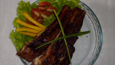 Costelinha condimentada na brasa