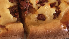 Torta de carne moída e linguiça