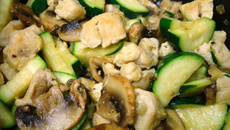 Peito de frango com legumes