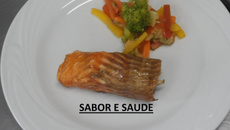 Rolê de salmão com shitake