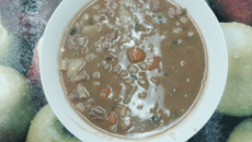 Sopa de feijão com linguiça