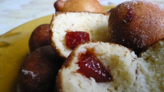 Bolinho de chuva recheado com goiabada ou banana