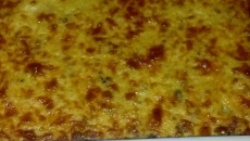 Pamonha com linguiça de forno