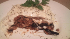 Berinjela com carne moída e bacon