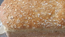 Pão de aveia, quinoa e uvas passas