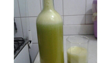 Suco de rúcula com laranja e limão