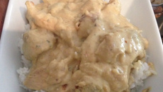 Filé de frango com molho de creme de leite e mostarda